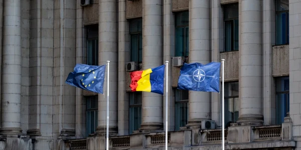 Romania NATO Uniunea Europeana steag FOTO Shutterstock