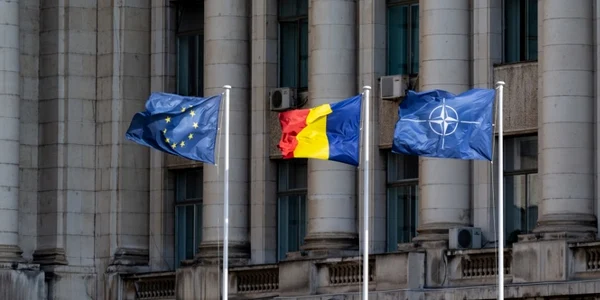 Romania NATO Uniunea Europeana steag FOTO Shutterstock