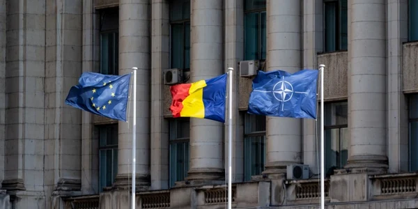 Romania NATO Uniunea Europeana steag FOTO Shutterstock