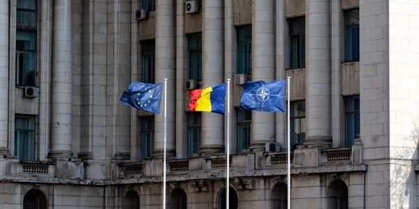 Romania NATO Uniunea Europeana steag FOTO Shutterstock