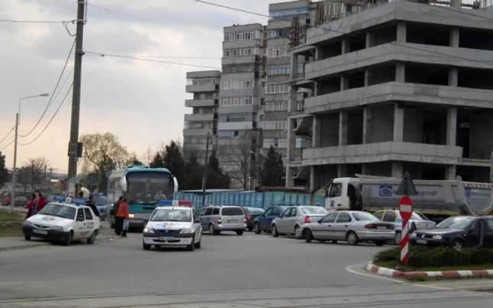 În zonă se produc frecvent ambutaiaje din cauza barierei de la Gara de Vest. FOTO arhivă Adevărul Ploieşti