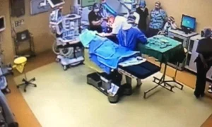 Medicul Mircea Beuran, acuzat că nu s a dezinfectat atunci când a intrat în sala de operație jpeg