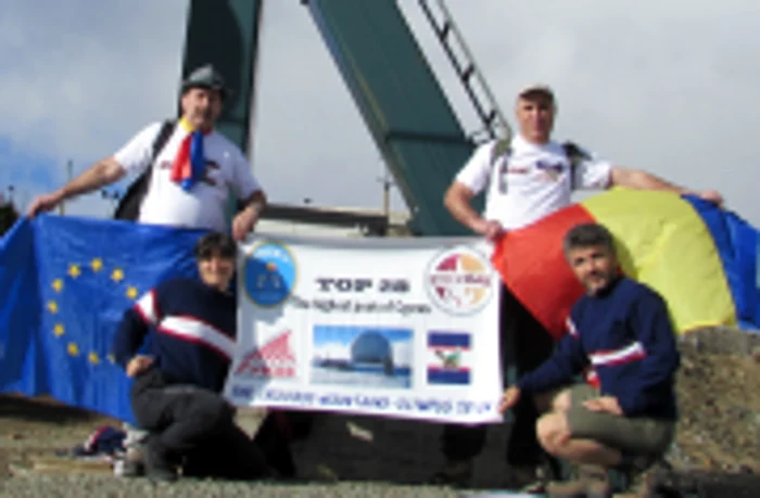 La începutul anului 2007, odată cu intrarea României în Uniunea Europeană, pasionaţii de turism montan grupaţi în jurul Asociaţiei de Turism „Chindia” au iniţiat TOP 27, topul cuceririi celei mai înalte cote din fiecare ţară a UE