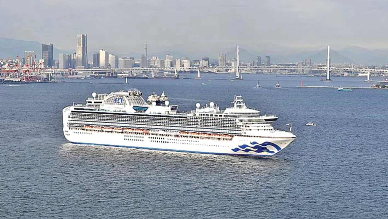Ambarcaţiunea Diamond Princess, blocată în dreptul portului Yokohama
