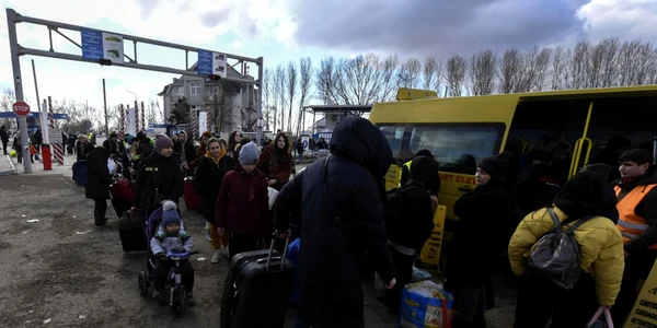 Refugiaţi ucraineni la punctul de trecere Palanca din Moldova FOTO EPA-EFE