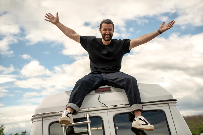 La filmările pentru proiectul ”Legați”, alături de regizorul Iura Luncașu