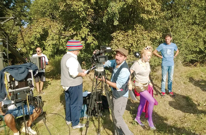 Cabluri, camere, trepiede, tocuri în ţărână, oboseală şi nervi. Aşa a fost la filmările “Vacanţa mare”