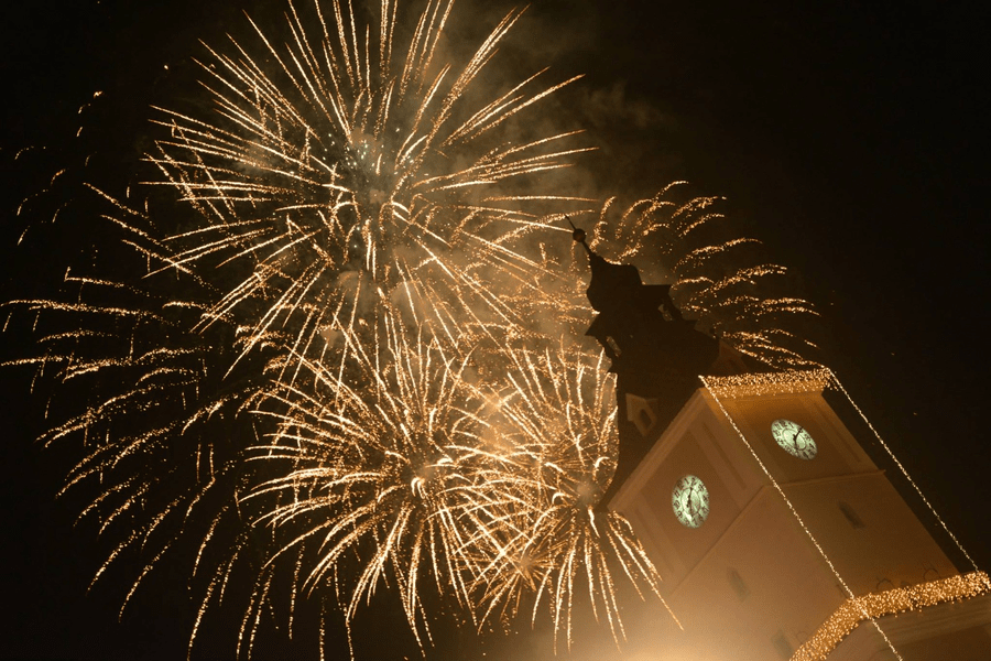 Revelion în stradă la Brașov. Locurile de unde se vor putea vedea cel mai bine orașul și focurile de artificii