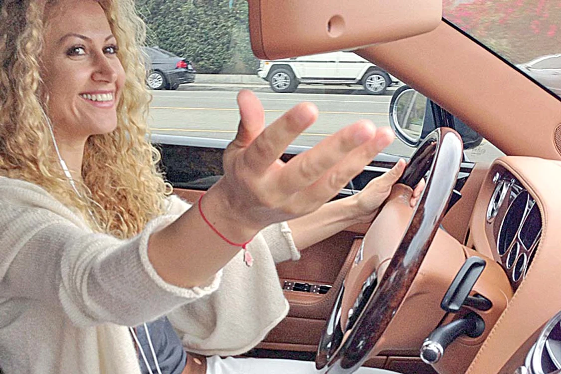 Solista se plimbă acum cu un Bentley Continental GT (FOTOGRAFII: ARHIVA PERSONALĂ)