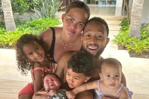 John Legend, Chrissy Teigen și copiii lor în vacanță