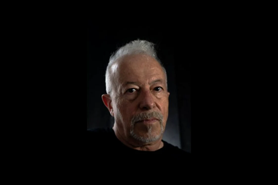 „Poezia este valuta viitorului” – interviu cu scriitorul Andrei CODRESCU jpeg