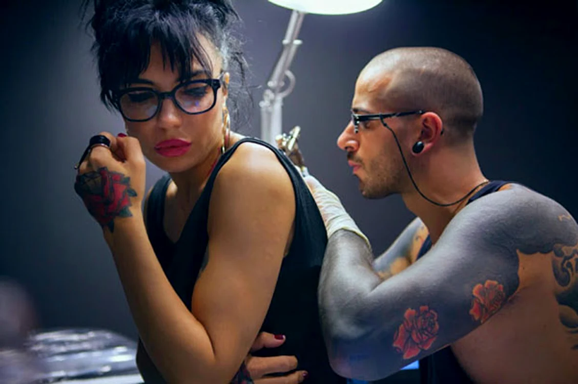 
    Dj Wanda s-a tatuat în America şi Spania foto: arhiva personală  