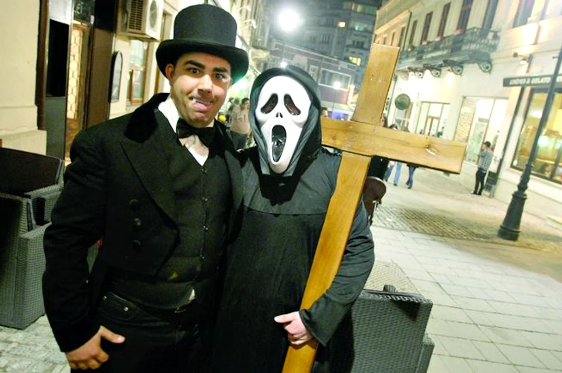 Contele Dracula şi personajul  din filmul “Scream” au vrut să  pară cât mai fioroşi