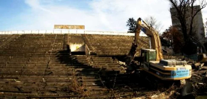 Vechiul stadion al Universităţii a fost demolat