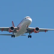 avion in zbor foto wikipedia commons