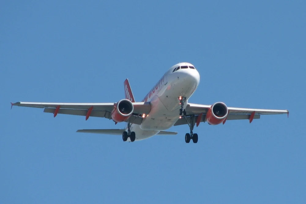 Bătaie în timpul unui zbor Tel Aviv - Bucureşti. 30 de pasageri au fost implicaţi în altercaţie. Poliția a intervenit imediat după aterizare