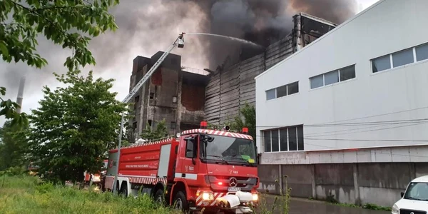 Incendiu la incineratorul de deseuri periculoase din Brazi