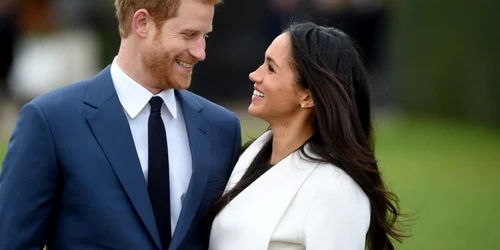 Prinţul Harry şi Meghan şi-au anunţat logodna în grădina Sunken de la Palatul Kesington 27 noiembrie 2017. FOTO EPA-EFE