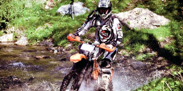 O competiţie enduro oferă un spectacol unic