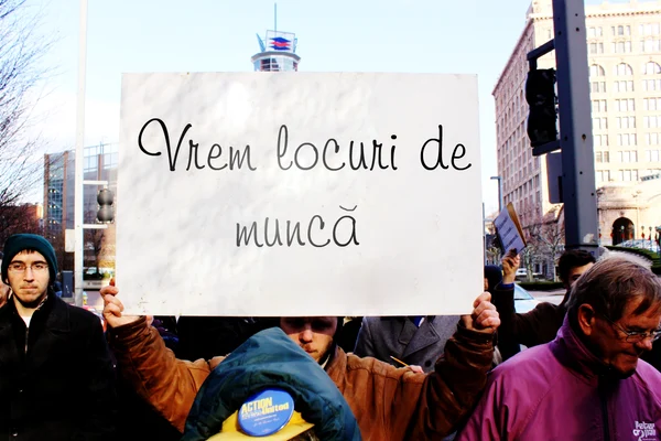 Joburi pentru începători există, dar angajatorii cer experiență. De ce șomajul tinerilor a ajuns la 30,8%