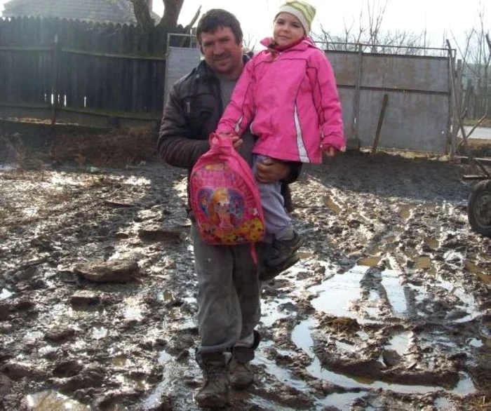 Zeci de gospodării din comuna Vârvoru de Jos sunt inundate