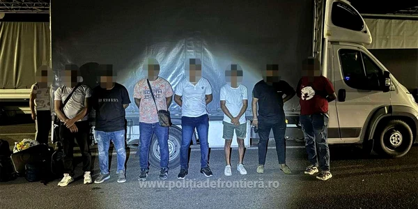 Șapte cetățeni din Sri Lanka erau ascunși în cutii de carton  Foto Poliția de Frontieră jpg