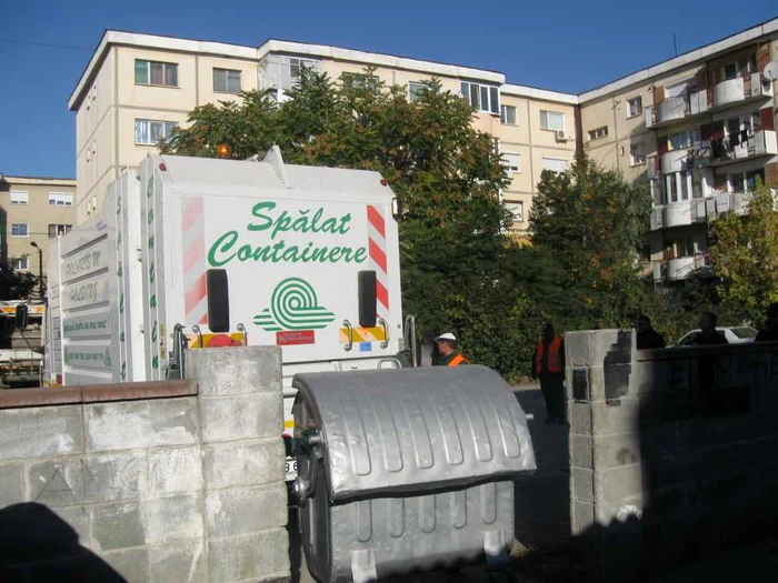 Maşină spălat containere 