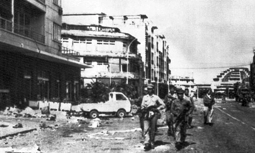 Calendar 7 ianuarie: 1979   Trupele vietnameze au ocupat ocupat orașul Phnom Penh, răsturnând regimul Khmerilor Roșii, condus de Pol Pot jpeg