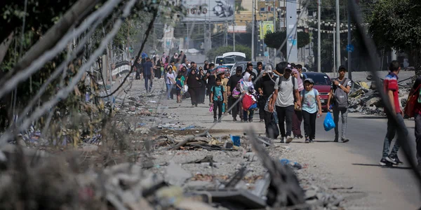 Populația din nordul Fâșiei Gaza fuge după ordinul israelian de evacuare FOTO EPA-EFE
