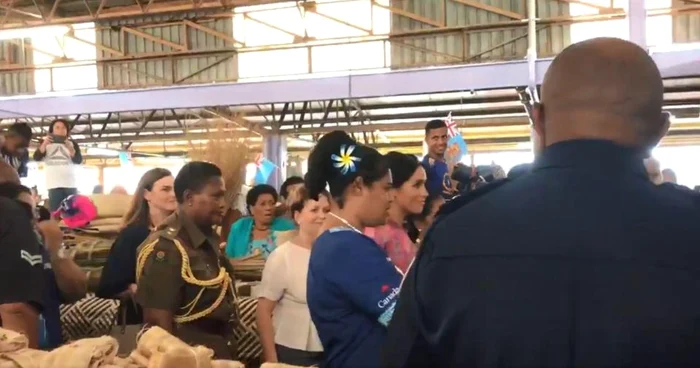 Meghan Markle a fost evacuată de urgenţă din piaţa din Suva, Fiji, după numai 6 minute de vizităFoto: captură video