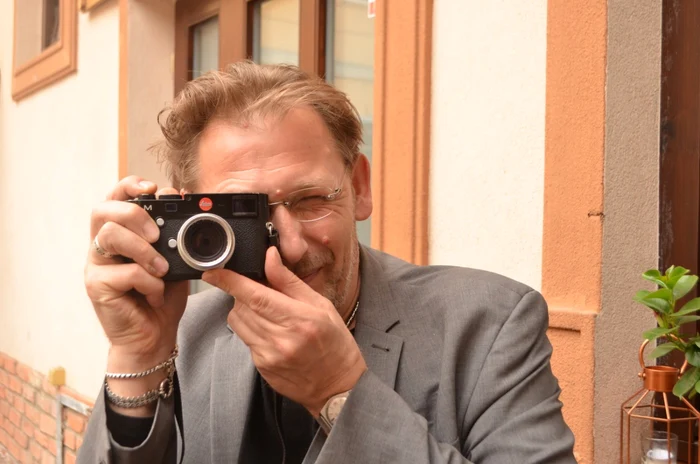 Attila Bartis se împarte între literatură şi fotografie (FOTO: Andrei Vornicu)