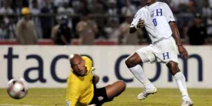 Costly l-a învins pe portarul american Tim Howard în perliminariile CM