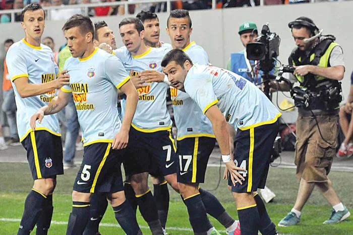 Rusescu l-a depășit  de mai multe ori  pe dinamovistul  Dragoș Grigore (Fotografii: Răzvan Păsărică)