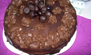 tort cu ciocolata si cirese 2 jpeg