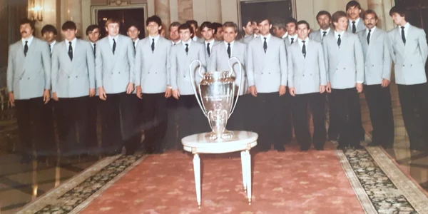 echipa steaua bucureşti 1986 la premierea organizată după câştigarea cupei - foto arhivele naţionale din românia