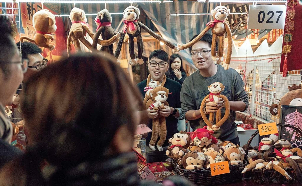 
    În Hong Kong, milioane de maimuţe au împânzit străzileFotografii: Guliver/Gettyimages/AP  