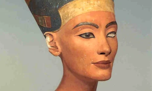 Bustul lui Nefertiti rămâne la Berlin jpeg