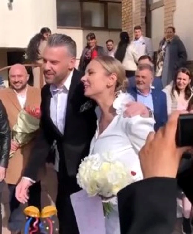 
    Roxana Ionescu și Tinu Vidaicu s-au cununat la Timișoarafoto: arhiva personală  