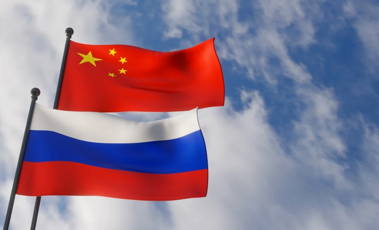 drapeluri China și Rusia