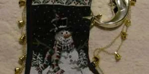 În noaptea de 5 spre 6 decembrie Moş Nicolae aduce cadouri în ghetuţele copiilor cuminţi