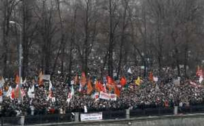 Zeci de mii de ruşi au ieşit în stradă să protesteze împotriva fraudării alegerilor parlamentare şi împotriva lui Putin. Ar putea Piaţa Bolotnaya din Moscova să devină o nouă Piaţă Tahrir?