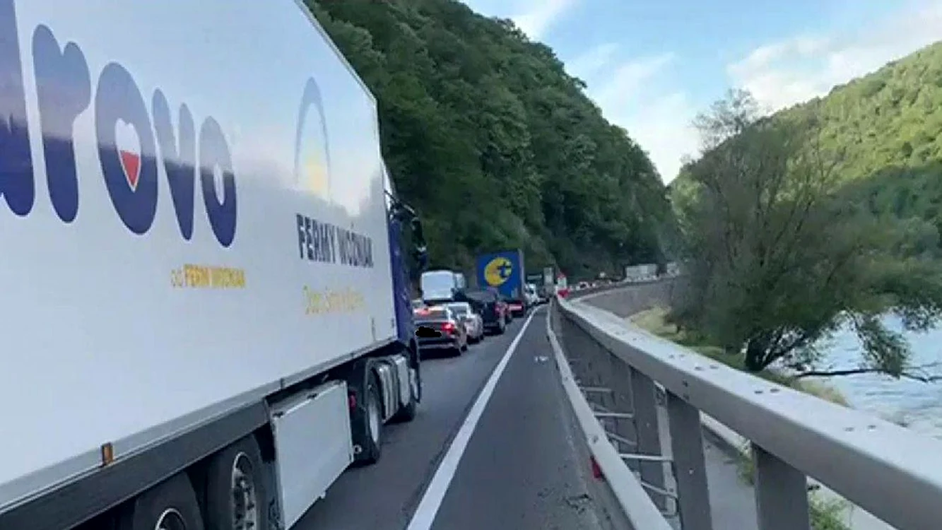 Trafic restricționat pe DN7, în zona Lazaret. 