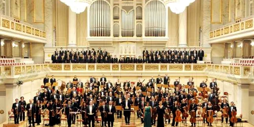 orchestra mondiala a medicilor