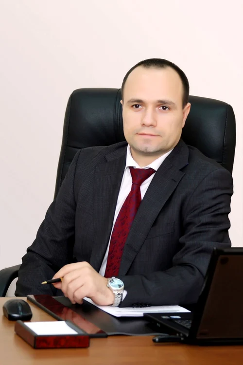 Consultantul
economic Anatolie Palade enumeră o mulţime de programe de finanţare pentru
fermierii din Republica Moldova. FOTO: Arhivă personală