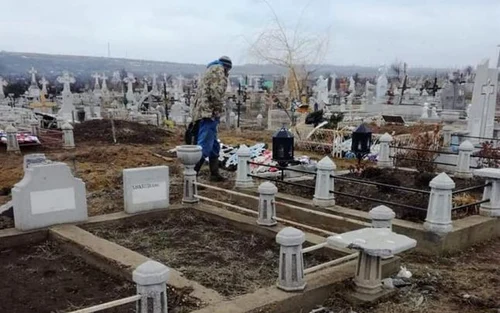 Cimitir profanat în satul Şuletea din Vaslui FOTO Ciprian Tamaş