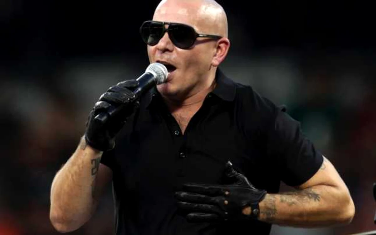 Pitbull a interpretat, alături de Jennifer Lopez şi de Claudia Leitte, imnul Cupei Mondiale din Brazilia FOTO Reuters