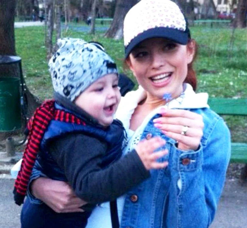 Solista are un băiețel, Nicholas, care în decembrie 2015 împlinește 4 anișori