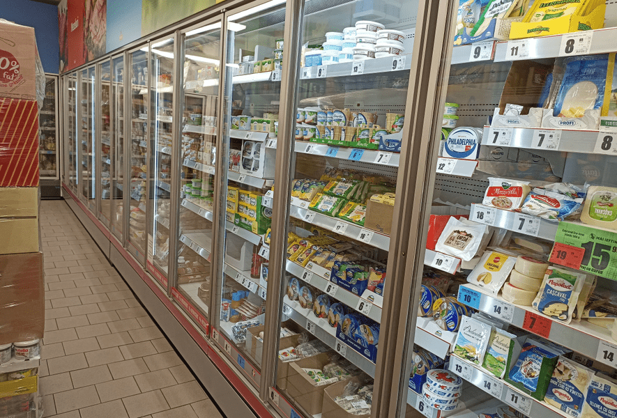 Fetiță de 8 ani, prinsă la furat de alimente, într-un supermarket din Rădăuți