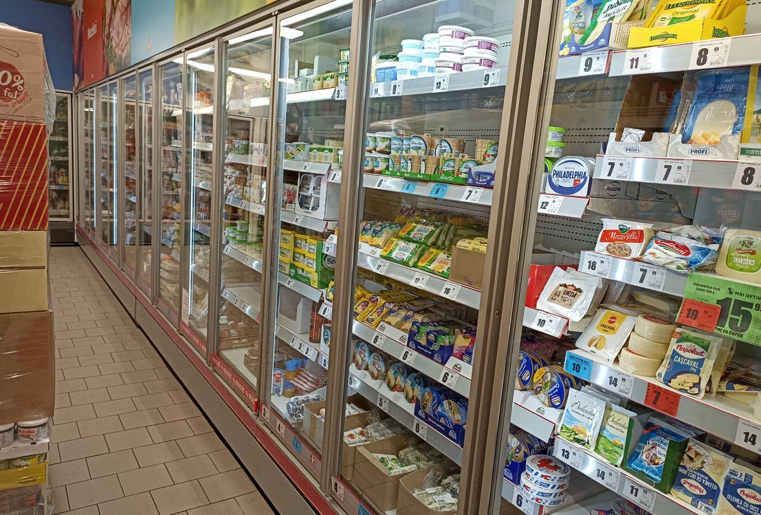 Alimentele aflate aproape de expirare vor fi distribuite la preț foarte mic FOTO Denis Grigorescu