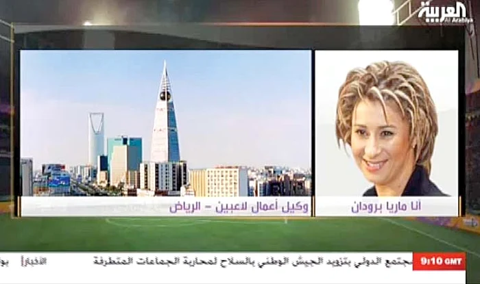 
    Anamaria, alături  de fiica ei, Rebeca,  îmbrăcate în  haine arăbeşti  